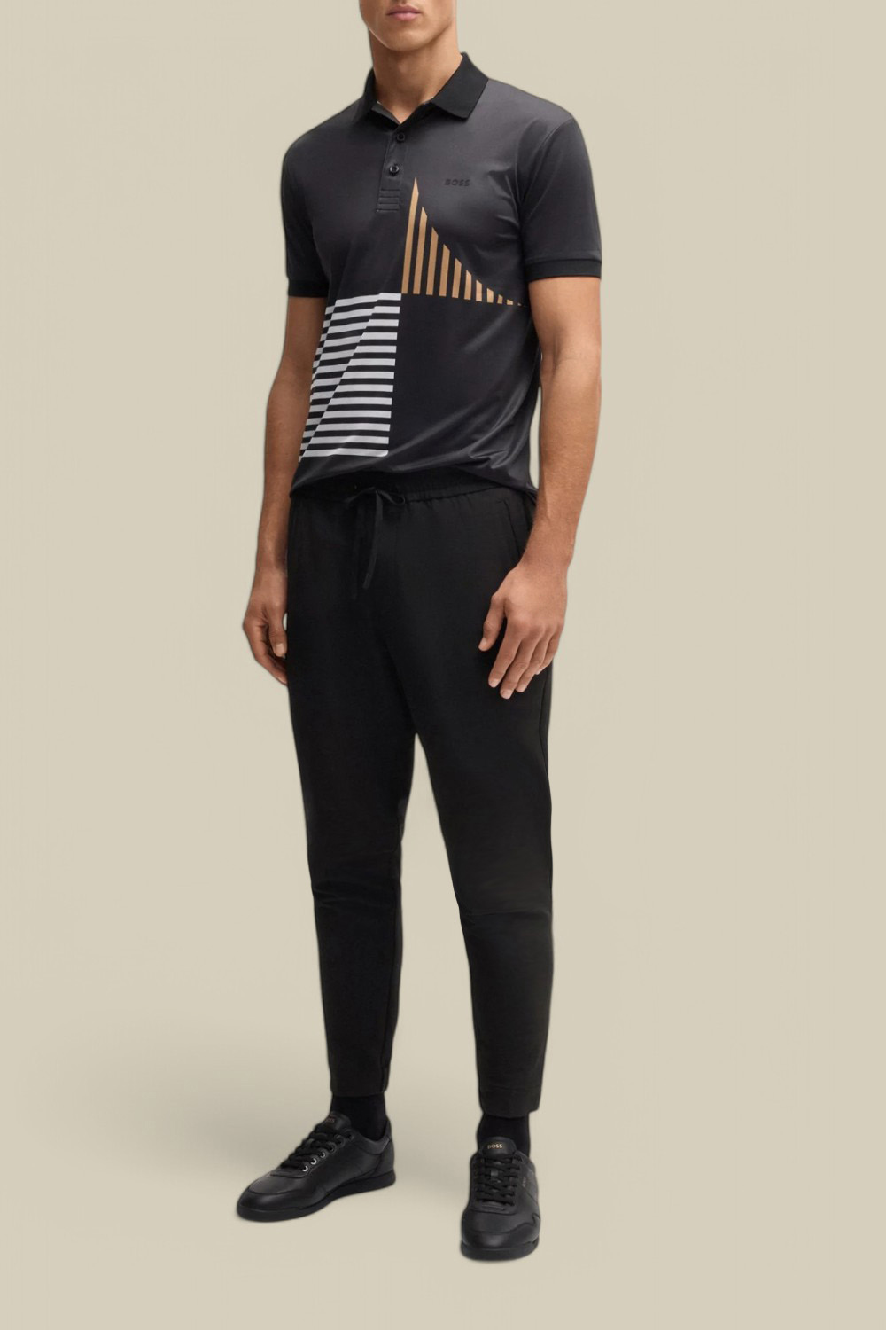 תמונת כל הלוק של מכנסי ג'וג סלים פיט